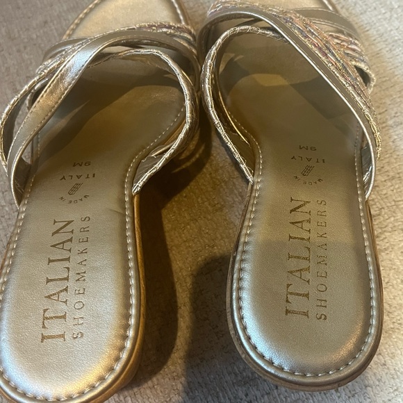Italian Shoemakers Wedges - Picture 2 of 12